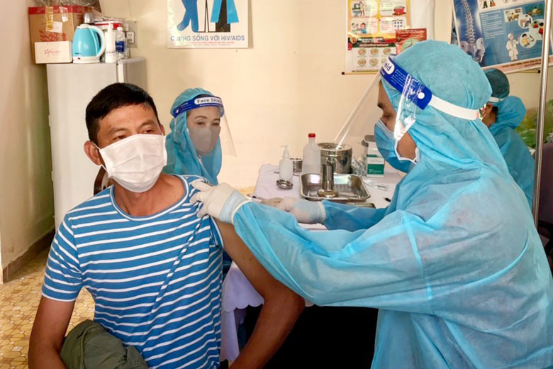 TP Đà Lạt tổ chức tiêm vắc xin phòng Covid-19 tại các điểm tiêm chủng lưu động trong các trường học trên địa bàn