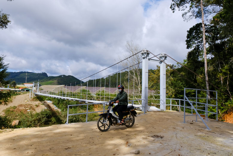Cây cầu mới qua suối Klong Klanh được khánh thành đầu tháng 11/2021