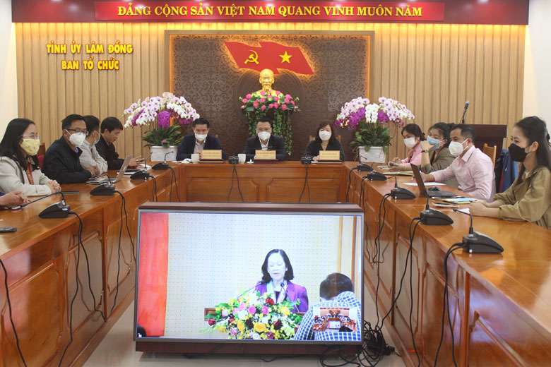 Toàn cảnh hội nghị trực tuyến bồi dưỡng kiến thức về xây dựng Đảng tại điểm cầu Lâm Đồng