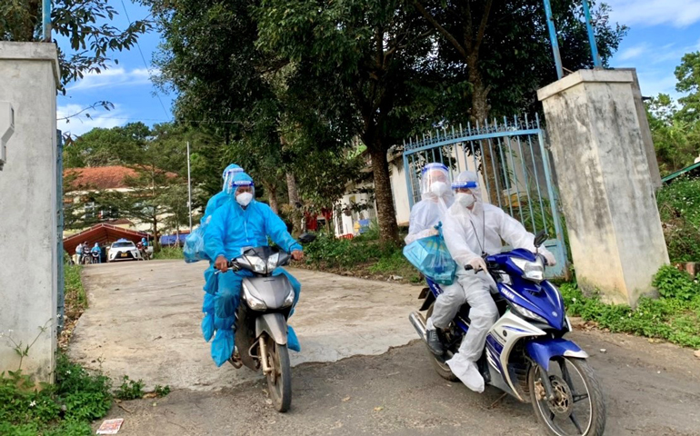CDC Lâm Đồng tăng cường lực lượng hỗ trợ Đức Trọng truy vết để khống chế dịch tại xã Ninh Loan (Đức Trọng)