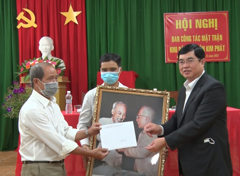 Phó Bí thư Tỉnh ủy Lâm Đồng Trần Đình Văn dự hội nghị mặt trận thôn Kim Phát