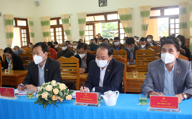 Lãnh đạo tỉnh, huyện Lạc Dương tham dự tiếp xúc cử tri cùng Đoàn ĐBQH