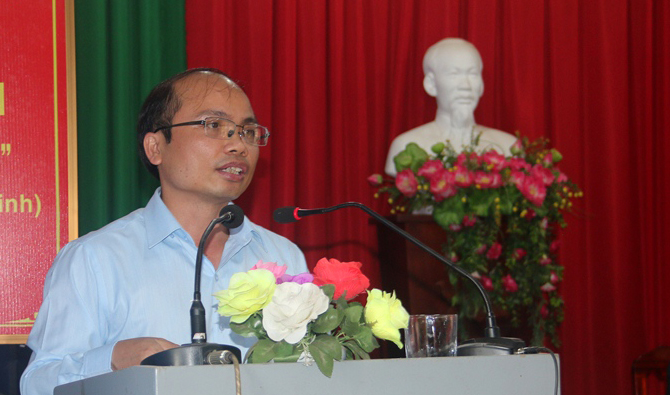 Ông Trần Đức Công – Chủ tịch UBND huyện Di Linh trả lời kiến nghị của cử tri theo thẩm quyền