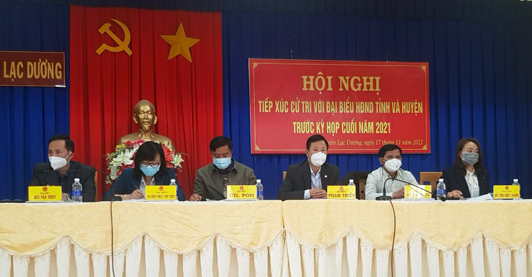 Đại biểu HĐND tỉnh và HĐND huyện Lạc Dương tiếp xúc cử tri thị trấn Lạc Dương