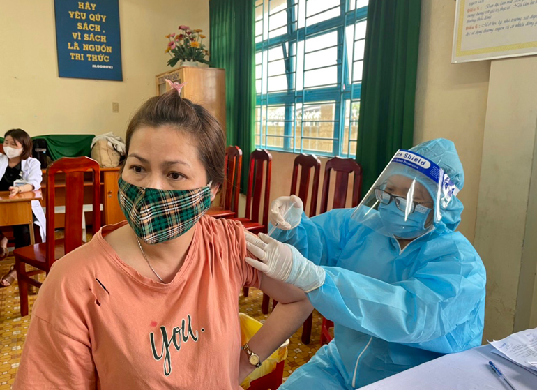 TP Đà Lạt tiếp tục tổ chức tiêm vắc xin phòng Covid-19 cho người dân