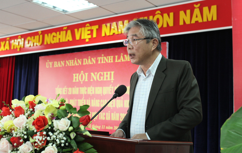 Đại diện Sở Công thương tỉnh Lâm Đồng phát biểu về kịp thời tháo gỡ những khó khăn, vướng mắc, tạo điều kiện thuận lợi cho hợp tác xã tham gia công tác xúc tiến thương mại