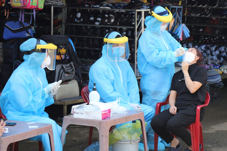 Nhiều tiểu thương nghi nhiễm Covid-19, tạm thời dừng hoạt động Chợ trung tâm huyện Bảo Lâm