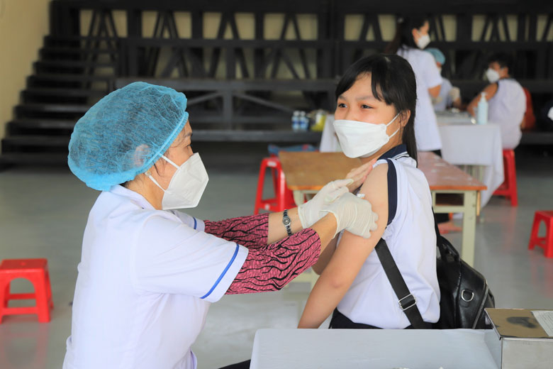 Các địa phương triển khai tiêm vắc xin phòng Covid-19 cho học sinh THCS