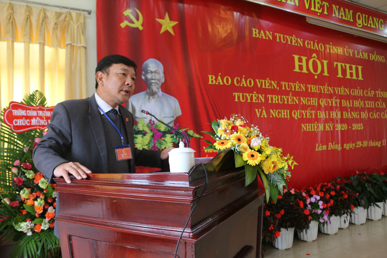 Đồng chí Bùi Thắng - Ủy viên Ban Thường vụ, Trưởng Ban Tuyên giáo Tỉnh ủy phát biểu khai mạc hội thi