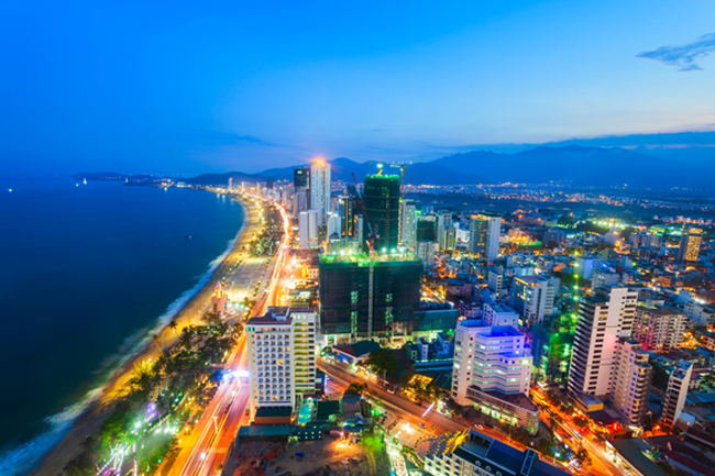 Nhờ lợi thế về bờ biển đẹp, hạ tầng đồng bộ, thu hút du khách, Nha Trang luôn là thị trường được giới đầu tư để mắt.