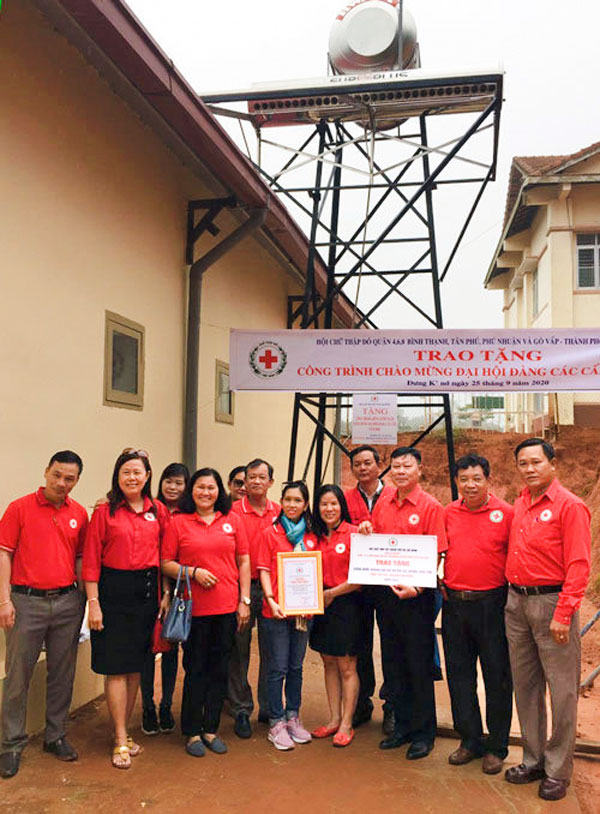 Hội CTĐ tỉnh và nhà tài trợ khánh thành công trình giếng nước sạch tại huyện Lạc Dương