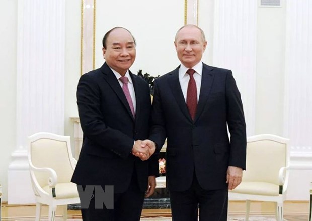 Tổng thống Nga Vladimir Putin đón Chủ tịch nước Nguyễn Xuân Phúc