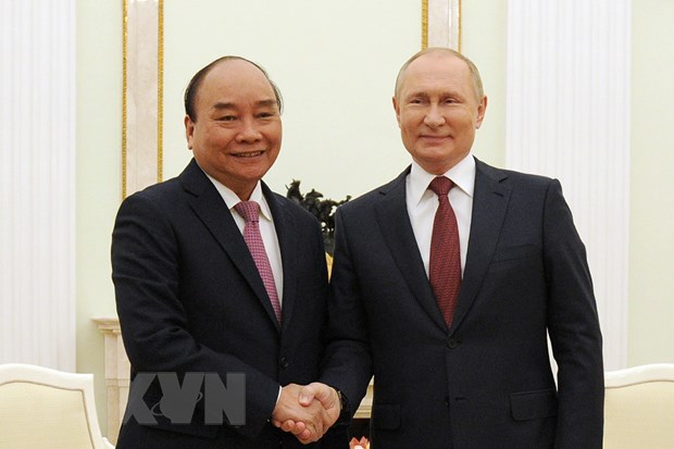 Tổng thống Nga Vladimir Putin đón Chủ tịch nước Nguyễn Xuân Phúc