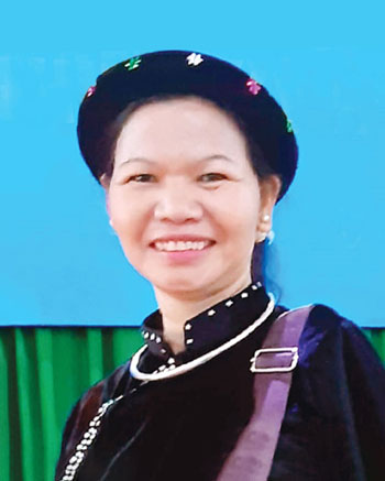 Nhà thơ Nông Thị Hưng