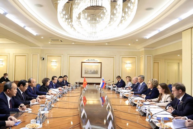 Quang cảnh buổi gặp giữa Chủ tịch nước Nguyễn Xuân Phúc và Chủ tịch Hội đồng Liên bang Nga Valentina Matvienko