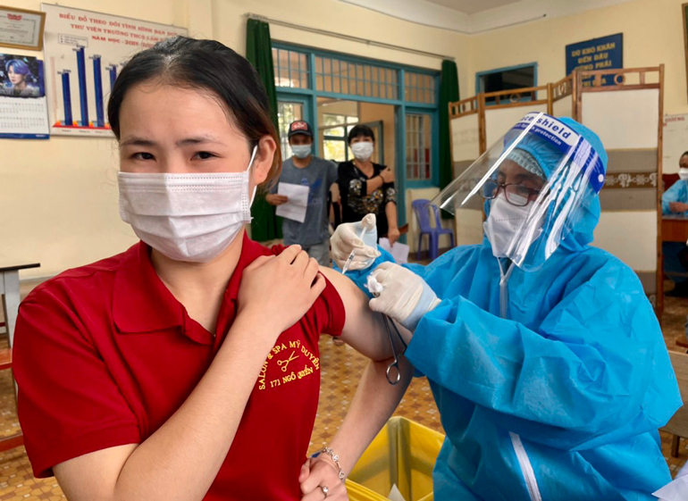 Lâm Đồng:  99,57% người dân từ 18 tuổi trở lên tiêm 1 mũi vắc xin phòng Covid-19