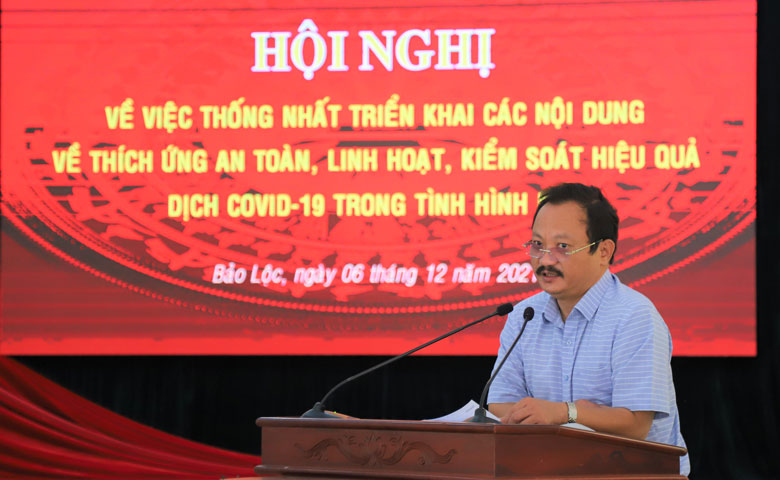 Bác sĩ Huỳnh Ngọc Thành - Giám đốc Bệnh viện II Lâm Đồng phát biểu tại hội nghị