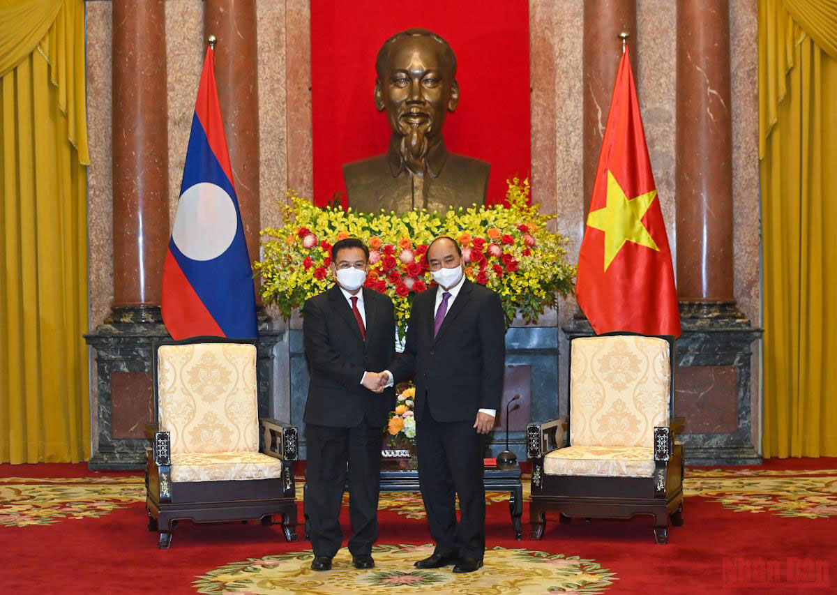  Chủ tịch nước Nguyễn Xuân Phúc và Chủ tịch Quốc hội Lào Saysomphone Phomvihane tại buổi tiếp
