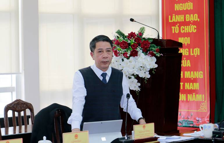 Ông Ngô Văn Ninh – Người phát ngôn của UBND tỉnh trả lời câu hỏi của các phóng viên