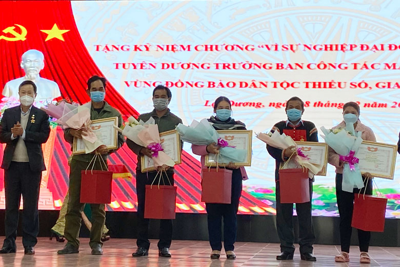 Lạc Dương: Trao tặng Kỷ niệm chương ''Vì sự nghiệp Đại đoàn kết dân tộc'' và tuyên dương Trưởng ban Công tác Mặt trận tiêu biểu