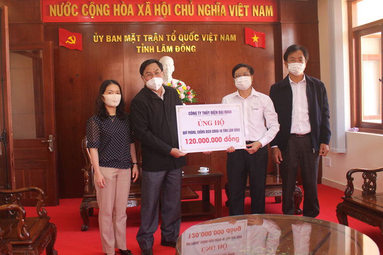 Công ty Thủy điện Đại Ninh trao ủng hộ 120 triệu đồng cho Quỹ Phòng chống dịch Covid-19
