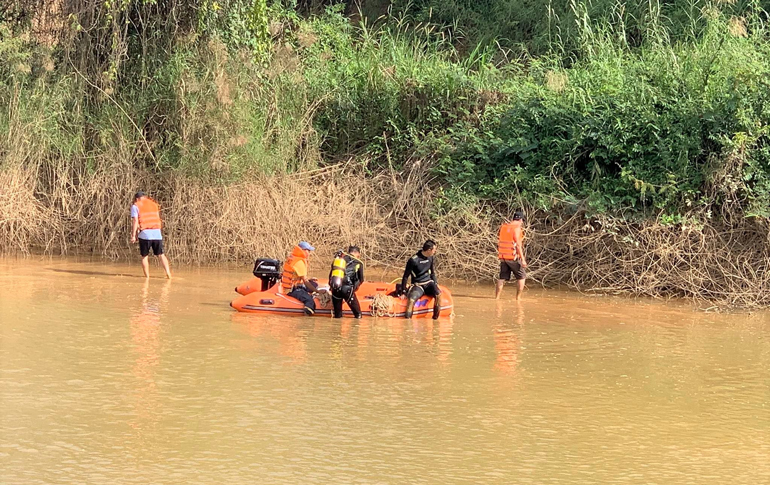 Đạ Tẻh: Huy động lực lượng tìm kiếm nạn nhân rơi xuống sông mất tích