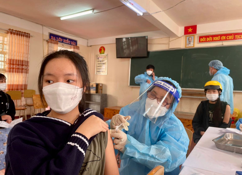 Tiêm vắc xin phòng Covid-19 mũi 2 cho trẻ em từ 12 đến 16 tuổi tại TP Đà Lạt