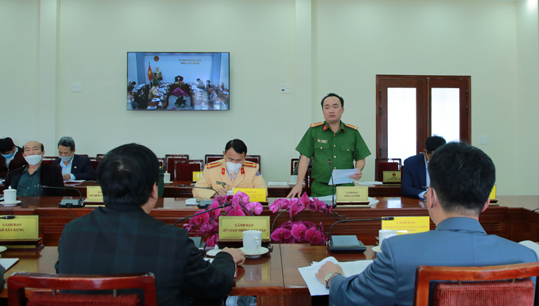 Đồng chí Trương Minh Đương – Phó Giám đốc Công an tỉnh phát biểu tại hội nghị 