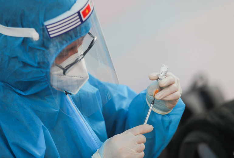 UBND tỉnh Lâm Đồng chỉ đạo rà soát và tiêm vắc xin cho các đối tượng chưa được tiêm đủ vắc xin phòng Covid-19, biệt chú trọng các đối tượng nguy cơ cao 