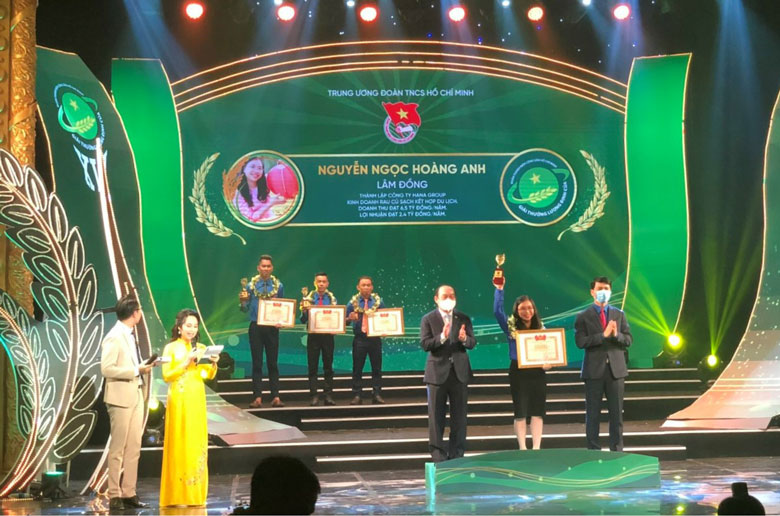 Chị Nguyễn Ngọc Hoàng Anh nhận Giải thưởng Lương Định Của từ Trung ương Đoàn