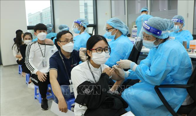 Tiêm mũi thứ 3 cho người lao động ở Công ty Trách nhiệm hữu hạn LG Display Việt Nam Hải Phòng