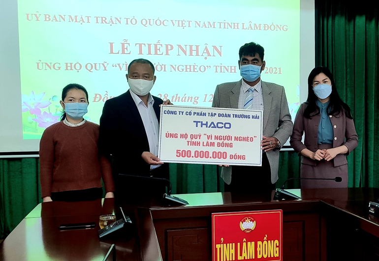 Công ty Đại Quang Minh ủng hộ Quỹ Vì người nghèo Lâm Đồng 500 triệu đồng