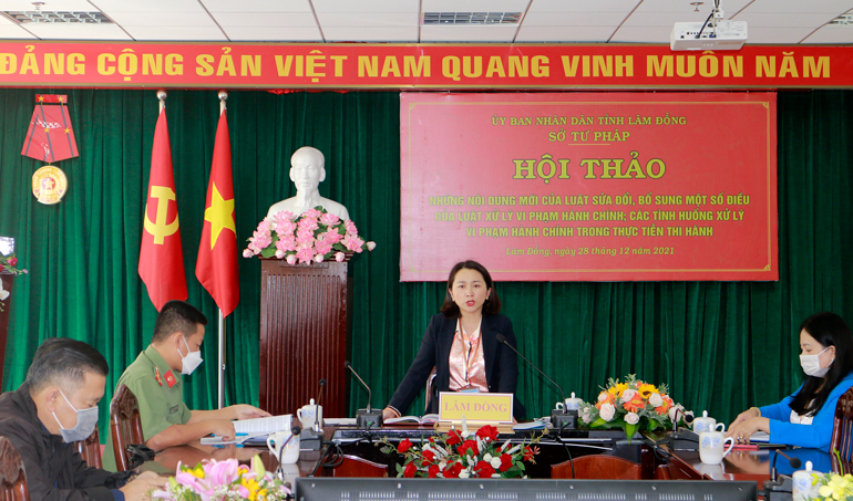 Bà Phạm Thị Mỹ Linh – Phó Giám đốc Sở Tư pháp chủ trì tại điểm cầu tỉnh