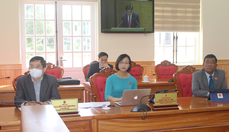 Các ĐBQH: K’ Nhiễu, Tiến sĩ Trịnh Thị Tú Anh tham dự kỳ họp