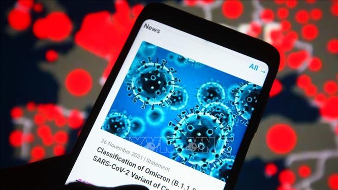 Thông báo của Tổ chức Y tế thế giới về biến thể Omicron của virus SARS-CoV-2 gây bệnh COVID-19, trên một màn hình điện thoại thông minh