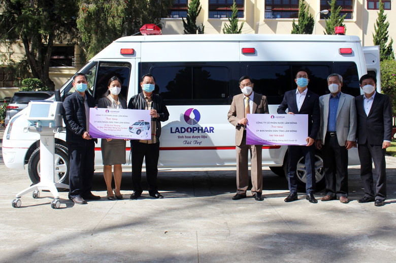 Công ty Cổ phần Dược Lâm Đồng tài trợ máy thở, xe cứu thương và 100 tấn  gạo tiếp sức cho Lâm Đồng chống dịch hiệu quả.