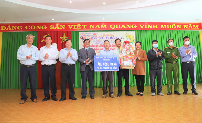 Bí thư Tỉnh ủy Lâm Đồng Trần Đức Quận thăm, tặng quà tết tại TP Bảo Lộc