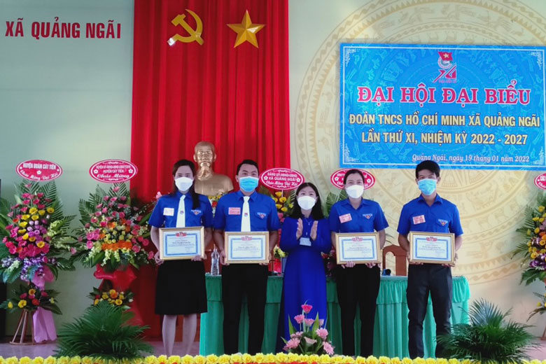 Huyện Đoàn Cát Tiên đã trao giấy khen cho 2 tập thể và 2 cá nhân có thành tích xuất sắc trong công tác Đoàn và phong trào thanh thiếu nhi giai đoạn 2017 - 2022