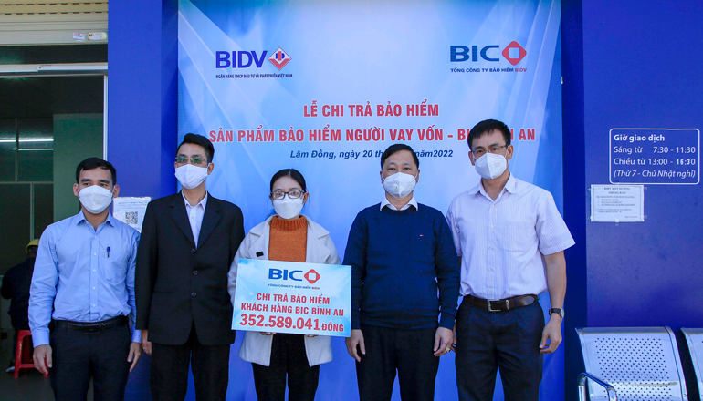 BIC Lâm Đồng chi trả quyền lợi bảo hiểm cho khách hàng