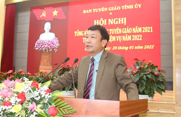 Đồng chí Bùi Thắng - Ủy viên Ban Thường vụ, Trưởng Ban Tuyên giáo Tỉnh ủy phát biểu kết luận hội nghị