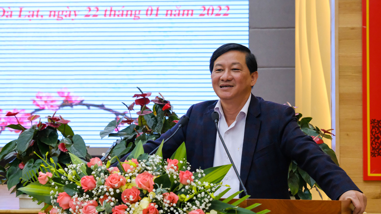 Đồng chí Trần Đức Quận - Bí thư Tỉnh ủy Lâm Đồng báo cáo đoàn công tác tình hình kinh tế - xã hội trong năm 2021