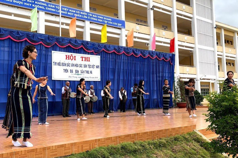 Đội cồng chiêng xã N’Thol Hạ, huyện Đức Trọng tham gia Hội thi Tìm hiểu bản sắc văn hóa các dân tộc Việt Nam trên địa bàn xã.