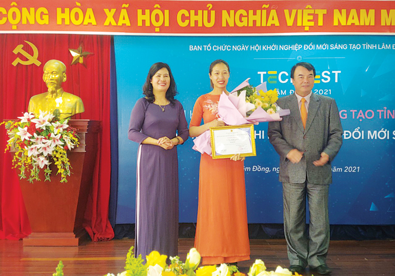 Cô gái trẻ Lê Thị Yến Vinh và câu chuyện quả hồng Dran đã xuất sắc giành giải Nhất Cuộc thi Khởi nghiệp đổi mới sáng tạo tỉnh Lâm Đồng 2021