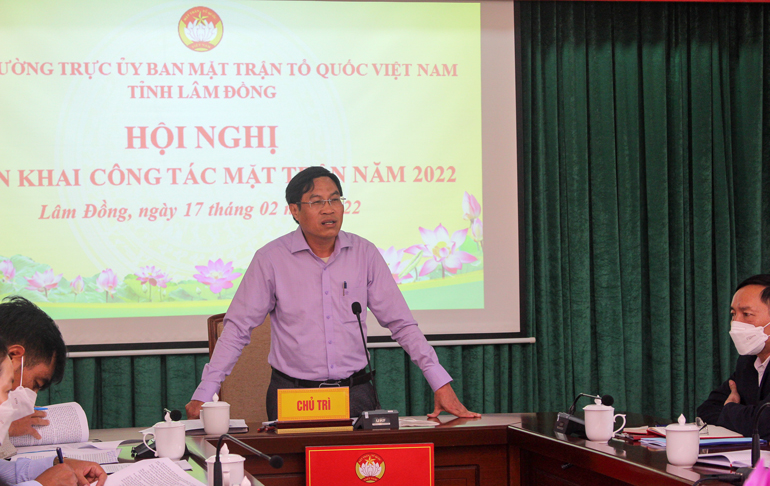 Ông Võ Ngọc Hiệp – UVBTV, Chủ tịch UBMTTQ tỉnh điều hành chỉ đạo hội nghị