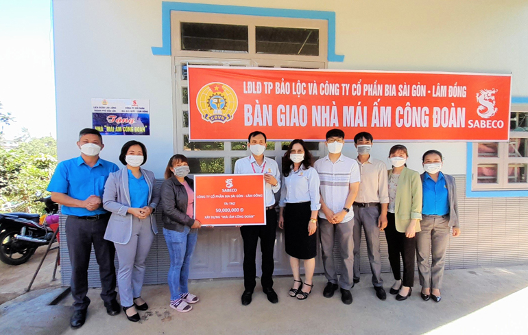 Bảo Lộc: Trao tặng Mái ấm Công đoàn cho lao động nghèo