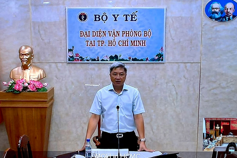 Thứ trưởng Bộ Y tế  Nguyễn Trường Sơn phát biểu chỉ đạo tại Hội nghị trực tuyến đẩy nhanh tiến độ tiêm chủng chiến dịch mùa xuân.