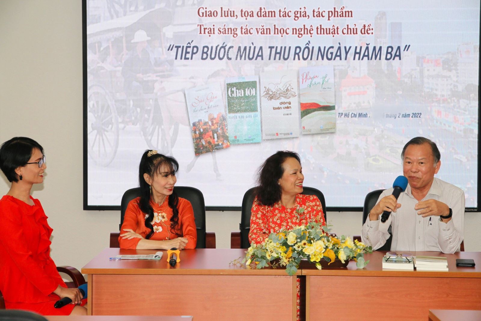 Liên hiệp các Hội Văn học - Nghệ thuật TP Hồ Chí Minh tổ chức chương trình giao lưu ra mắt sách “Tiếp bước mùa thu rồi ngày hăm ba”, giới thiệu 4 tác phẩm của 4 nữ nhà văn nữ TP Hồ Chí Minh