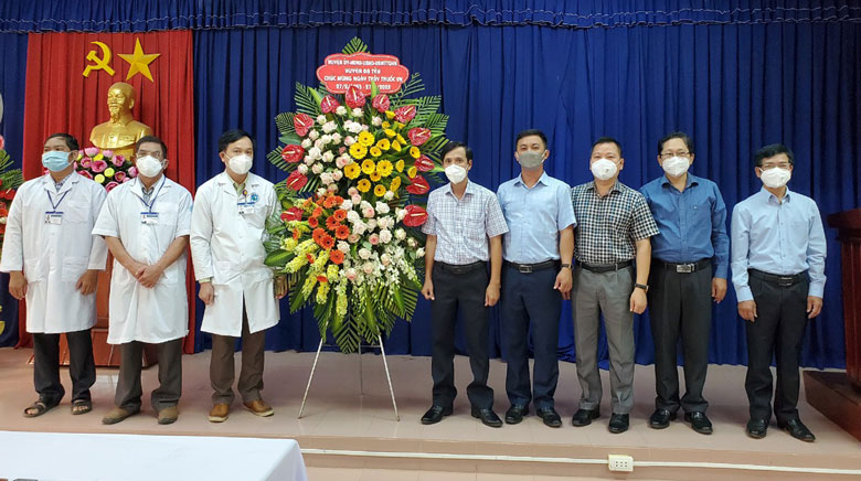 Lãnh đạo các địa phương chúc mừng nhân Ngày Thầy thuốc Việt Nam