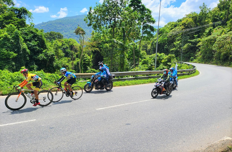 Tay đua Nguyễn Thị Thật về nhất chặng 3 Giải đua xe đạp nữ Quốc tế Bình Dương Cúp Biwase