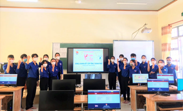  Học sinh Trường THPT Lộc Thành tham gia vòng chung kết cấp tỉnh Cuộc thi Tự hào Việt Nam lần thứ IV.